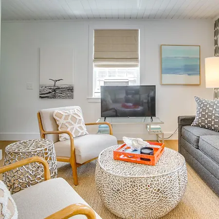 Airy Nantucket Escape In Historic Downtown! Villa